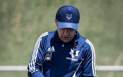 Leonardo Jardim, técnico do Cruzeiro, durante treino na Toca da Raposa II