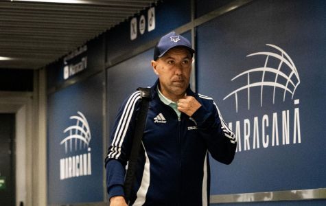 Leonardo Jardim duante antes de jogo do Cruzeiro no Maracanã