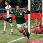 Palmeiras vence River Plate de virada e avança à semifinal da Libertadores