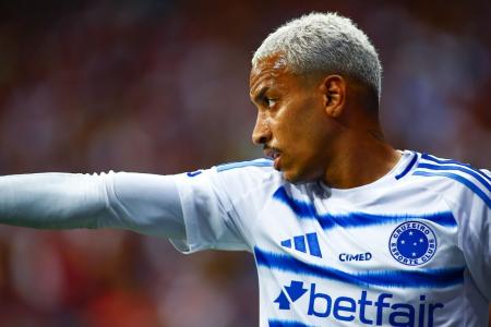Matheus Pereira durante jogo do Cruzeiro fora de casa