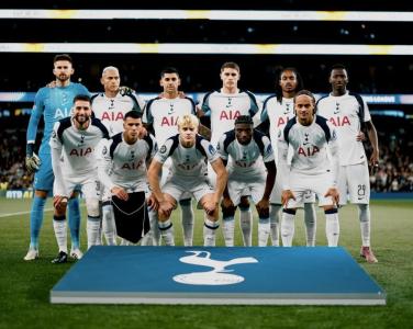 Time do Tottenham perfilado antes de jogo pela Champions League