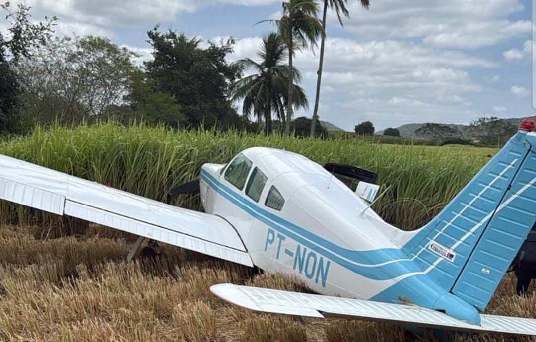 Avião com prefeito de João Pessoa sofre pane e faz pouso de emergência