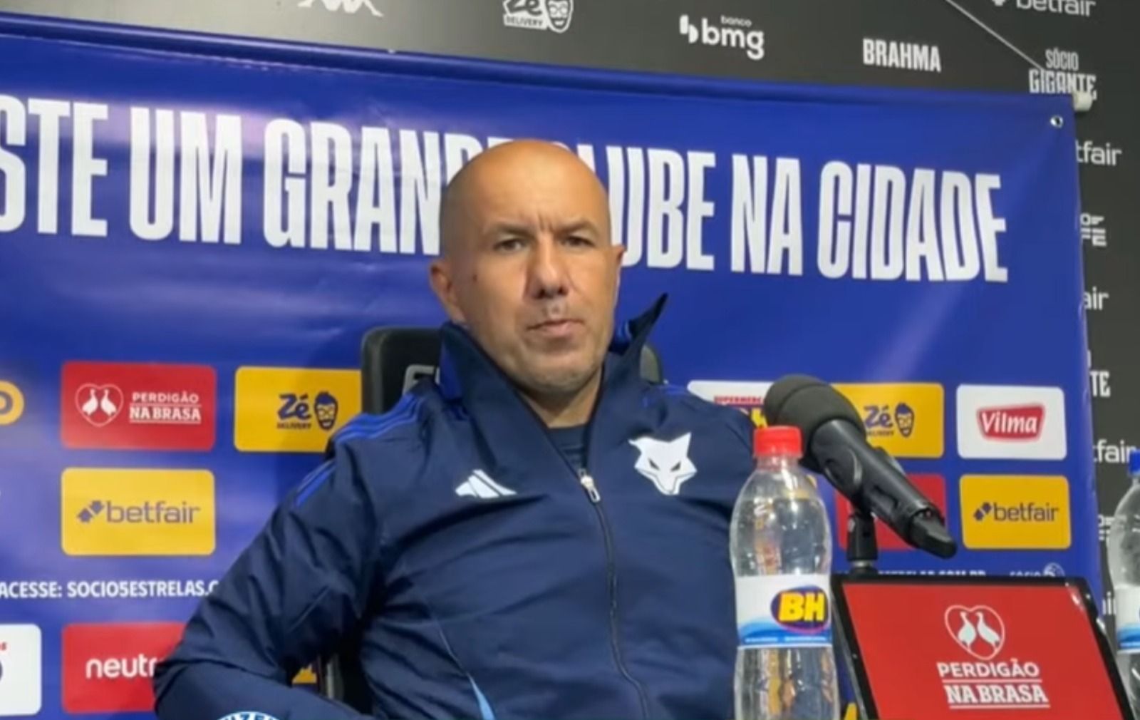 Jardim vê 'jogo igual' e elege motivos para derrota do Cruzeiro contra o Vasco