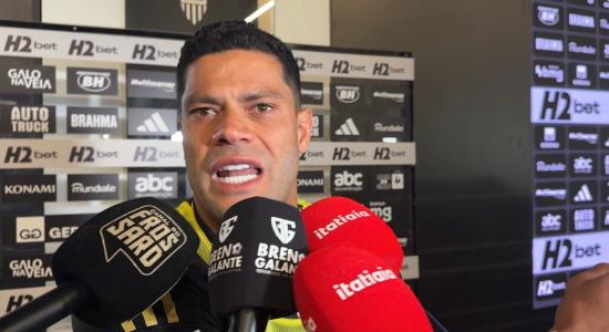 Hulk se revolta com árbitro e desabafa com jornalistas