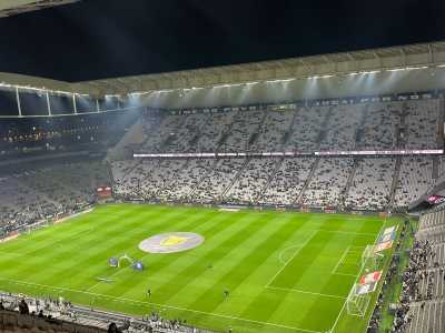 Corinthians e Flamengo se enfrentam a partir das 20h30 (de Brasília)