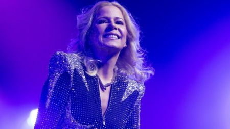Paula Toller, 63, celebra 40 anos de carreira
