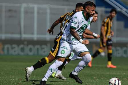 Chapecoense venceu o Amazonas, nesta segunda-feira (29), em Manaus