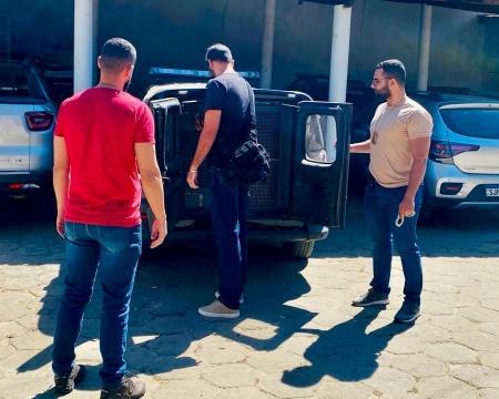 O homem foi preso em flagrante, teve a prisão convertida em preventiva e segue à disposição da Justiça enquanto as investigações continuam.