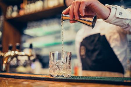 Levantamento aponta que 36% de bebidas alcoólicas vendidas no Brasil são falsificadas