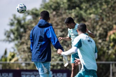Mateo Gamarra durante treinamento do Cruzeiro