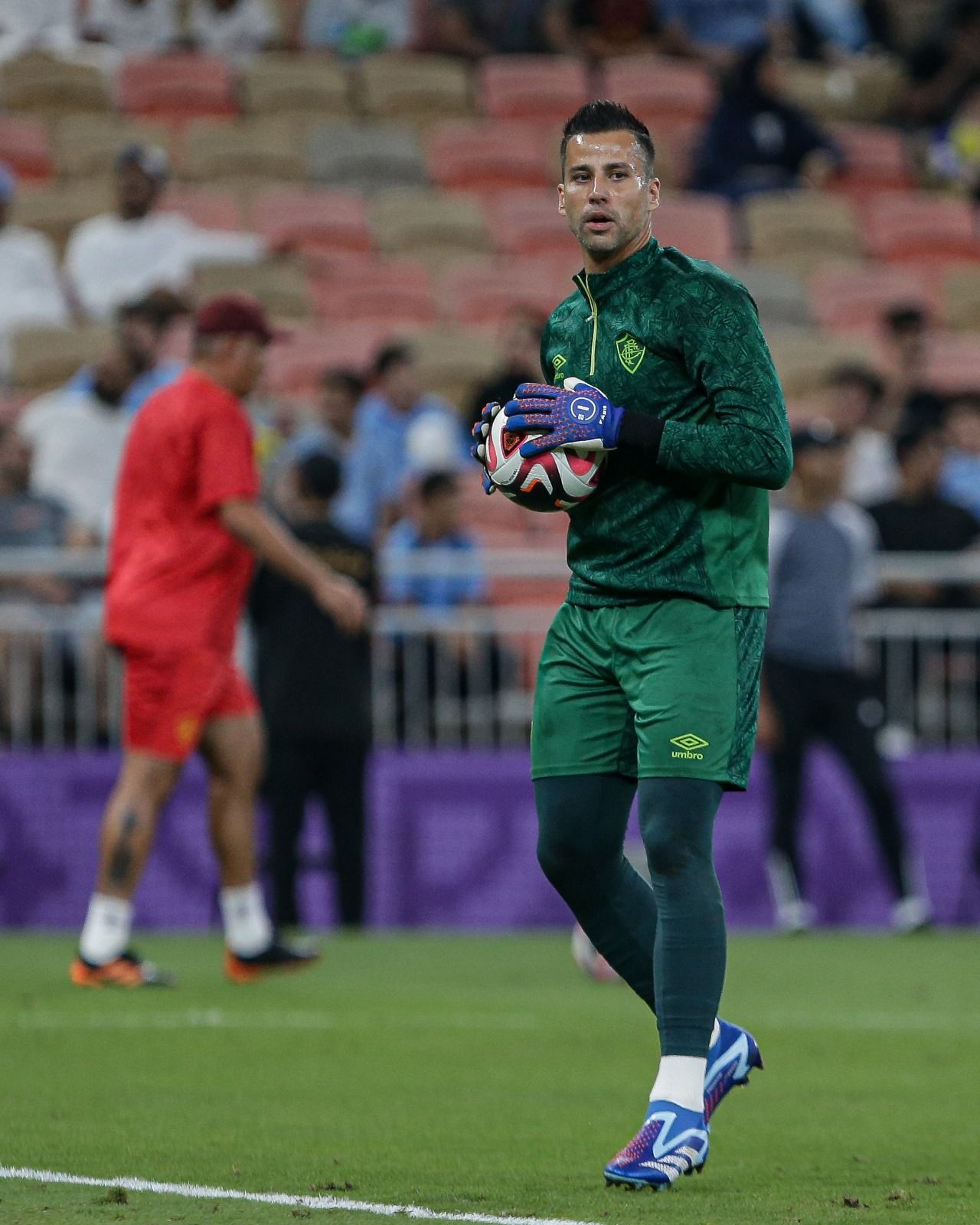Fábio completa 45 anos: veja todos os recordes do goleiro na carreira