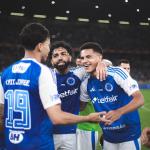Cruzeiro encerra setembro com classificação, viradas e tropeço amargo no fim