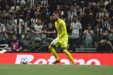Gabriel Delfim durante duelo entre Atlético e Juventude na Arena MRV