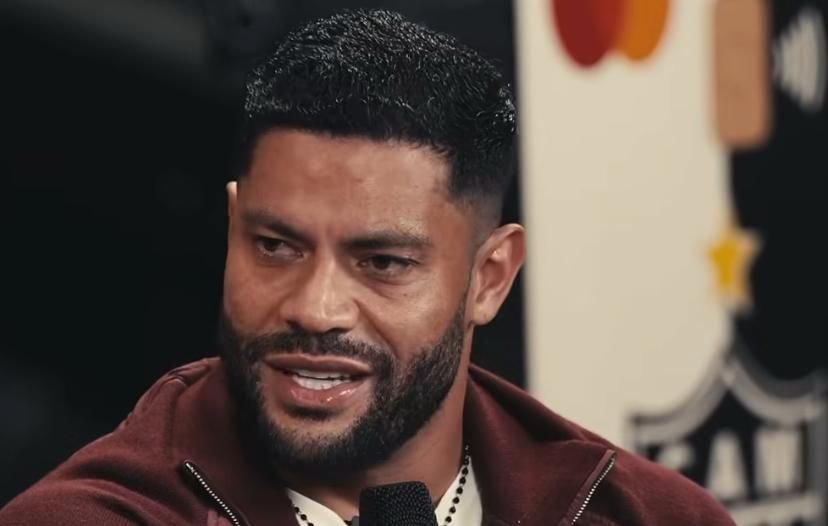 Hulk reage a cartazes de apoio da torcida do Atlético