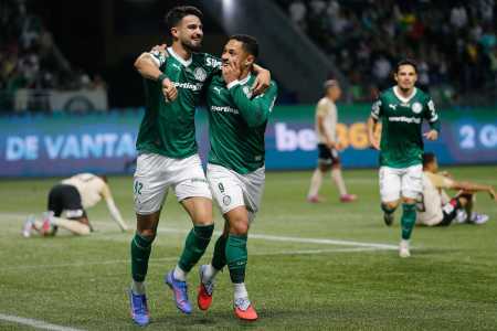 Flaco e Vitor Roque balançaram as redes contra o Vasco