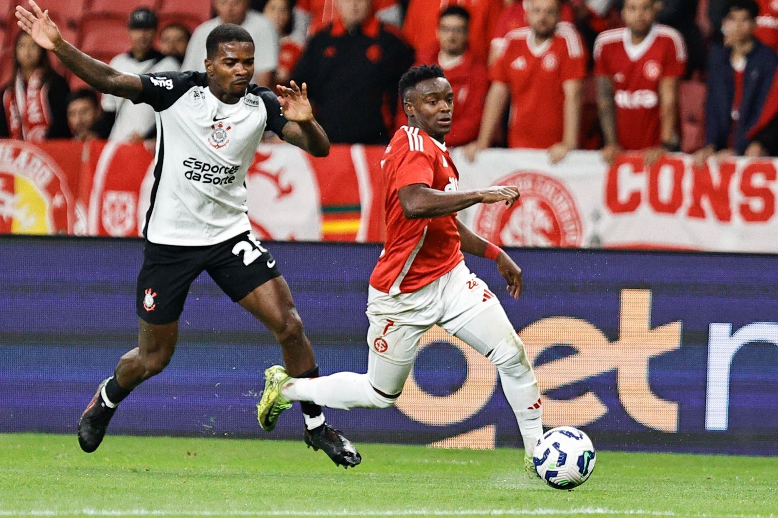 Com empate, Internacional mantém tabu contra o Corinthians no Beira-Rio