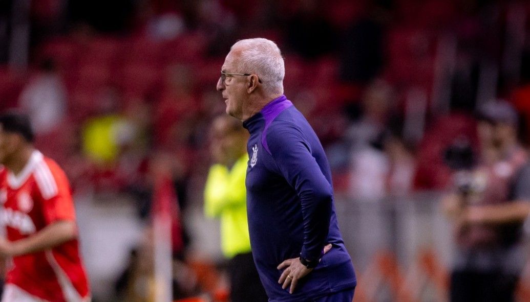 Dorival se revolta com pênalti contra o Corinthians e pede prisão de árbitro