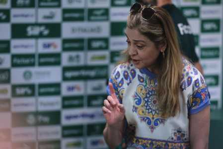 Presidente do Palmeiras, Leila Pereira evita medidas drásticas em meio à crise