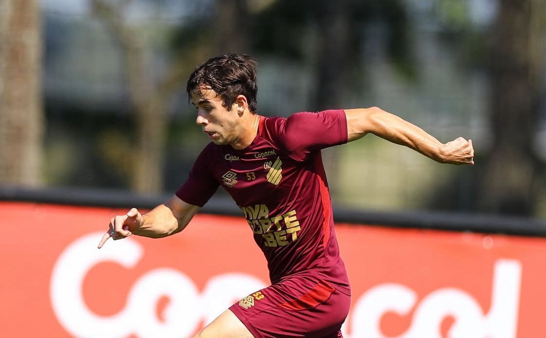 Joia fica apta para assinar pré-contrato e pode deixar Athletico-PR 'de graça'