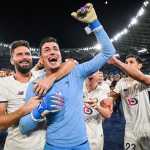 Goleiro defende três cobranças seguidas de pênalti e garante vitória na Liga Europa