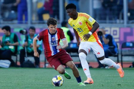Néiser Villarreal (dir) em partida pela Colômbia Sub-20 • Raul BRAVO / AFP