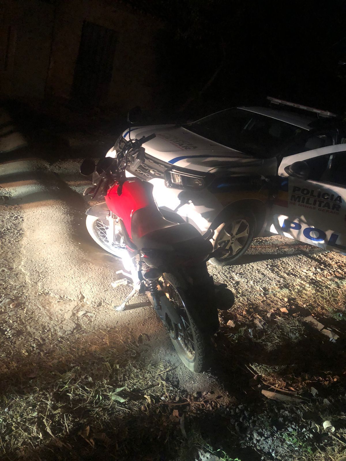 Polícia Militar recupera motocicleta roubada em Montes Claros