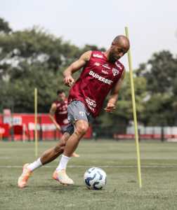Lucas Moura segue cronograma individualizado para ser relacionado em clássico entre São Paulo e Palmeiras