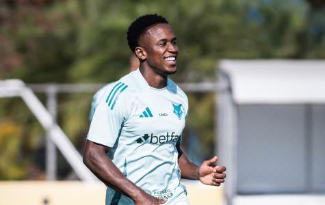 Luis Sinisterra pode ganhar espaço no Cruzeiro diante do Sport