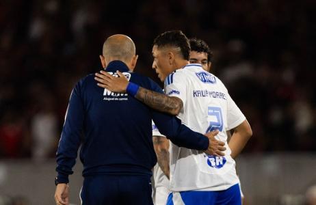 Leonardo Jardim e Kauã Moraes conversam durante Flamengo x Cruzeiro