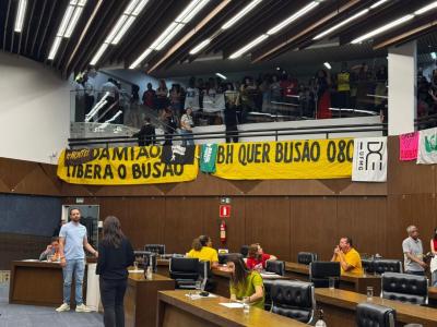 Mesmo com galerias lotadas, vereadores rejeitaram a proposta da gratuidade universal