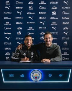 Savinho renovou com o Manchester City até 2031