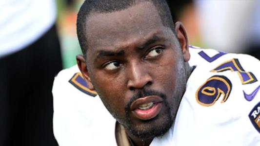 Arthur Jones, defensive end campeão do Super Bowl de 2012 com os Ravens