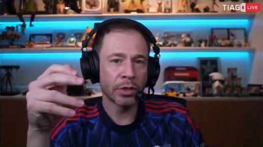 Tiago Leifert comentando sobre possibilidade de Coutinho, do Vasco, voltar à Seleção Brasileira