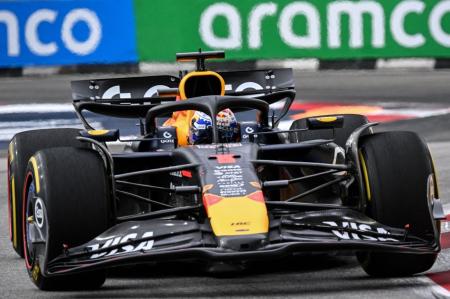 Max Verstappen, da Red Bull, em ação durante o TL3 do GP de Singapura de Fórmula 1