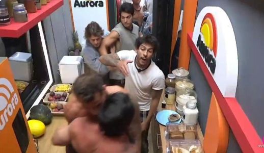 Peões apartam briga entre Shia e Wallas em A Fazenda 17