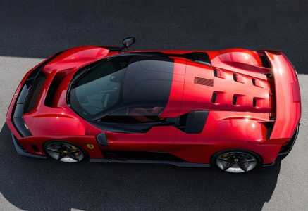 Ibra anunciou a compra de uma Ferrari F80