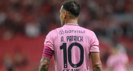 Alan Patrick marcou o primeiro gol do Inter contra o Botafogo
