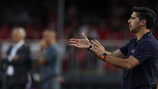 Abel Ferreira durante o jogo entre São Paulo e Palmeiras, neste domingo (5), no Morumbis