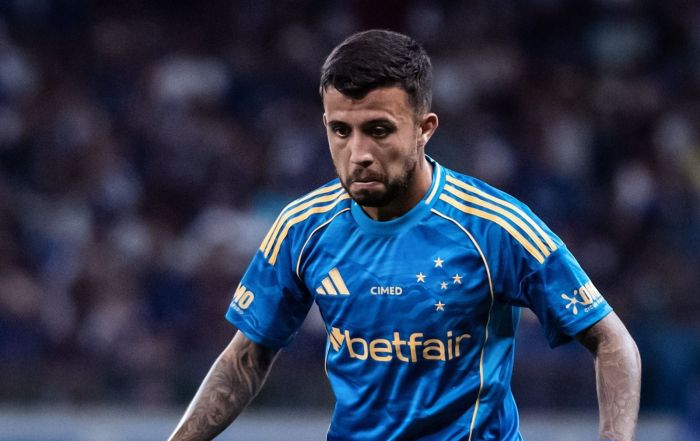 Matheus Henrique em ação pelo Cruzeiro