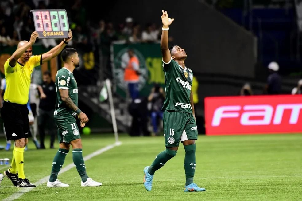 Endrick completa três anos da estreia pelo Palmeiras; veja números