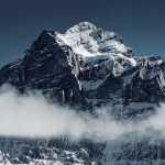 Invasão ao Everest: pico mais alto do mundo bate recorde com 274 escaladores