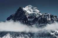 Invasão ao Everest: pico mais alto do mundo bate recorde com 274 escaladores