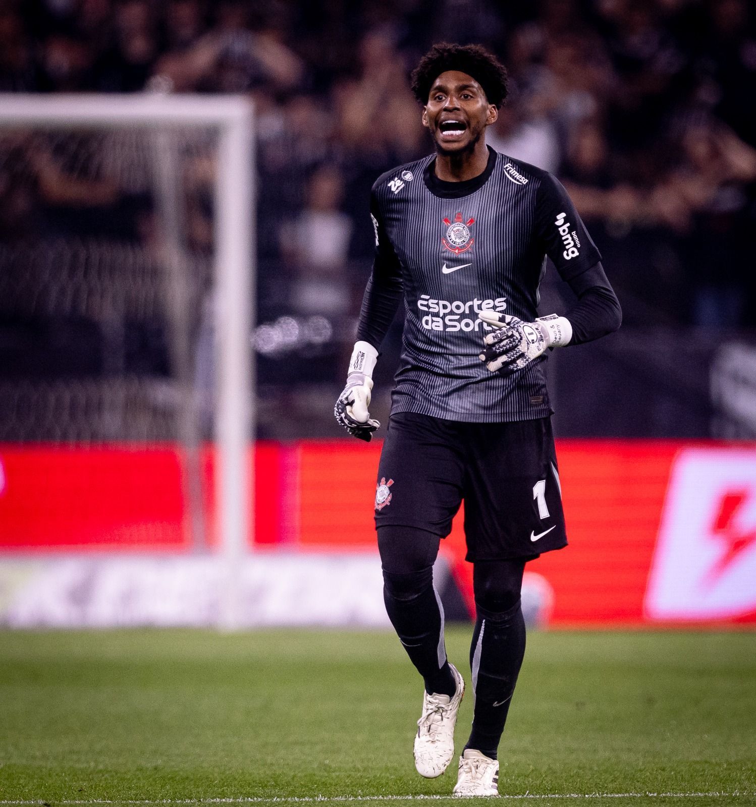 Jogaria no Palmeiras? Hugo Souza, do Corinthians, faz revelação sobre futuro