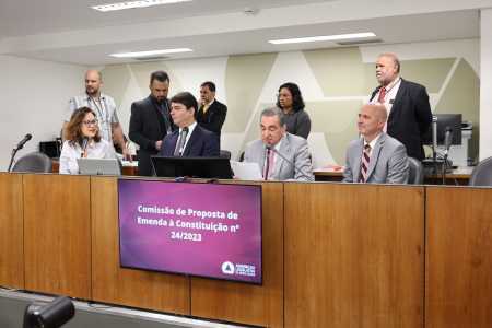 Reunião para votação da PEC 24/2023 foi interrompida após quatro horas de obstrução da oposição