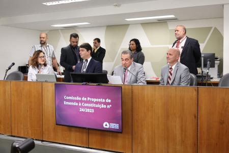 Reunião para votação da PEC 24/2023 foi interrompida após quatro horas de obstrução da oposição