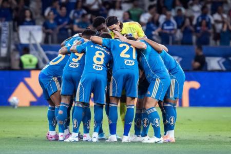 Jogadores do Cruzeiro reunidos antes de duelo com Sport