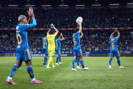 Jogadores do Cruzeiro antes de jogo contra Sport pela Série A do Campeonato Brasileiro