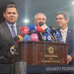 Alcolumbre anuncia Renan Calheiros como relator da proposta de isenção do IR