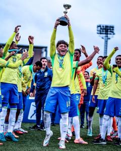 Lucas Miranda, filho do ex-zagueiro Miranda e jogador da base do São Paulo