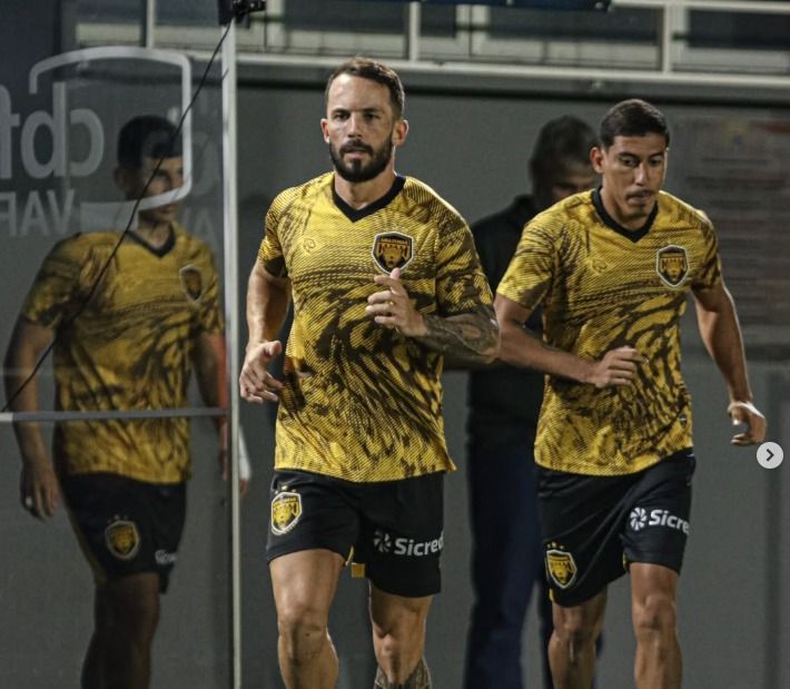 Amazonas vira no fim, derrota Criciúma e segue vivo na luta contra o rebaixamento